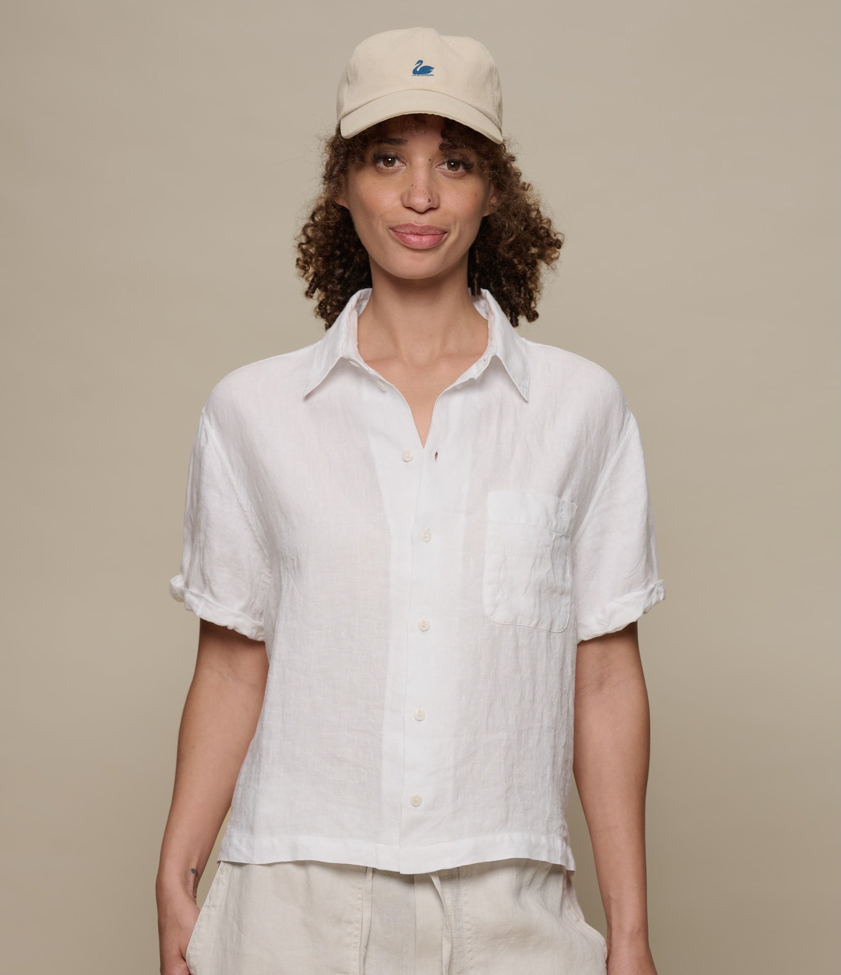 Cropped Linen Women's Shirt with Rolled-Up Sleeves – Merz b. Schwanen