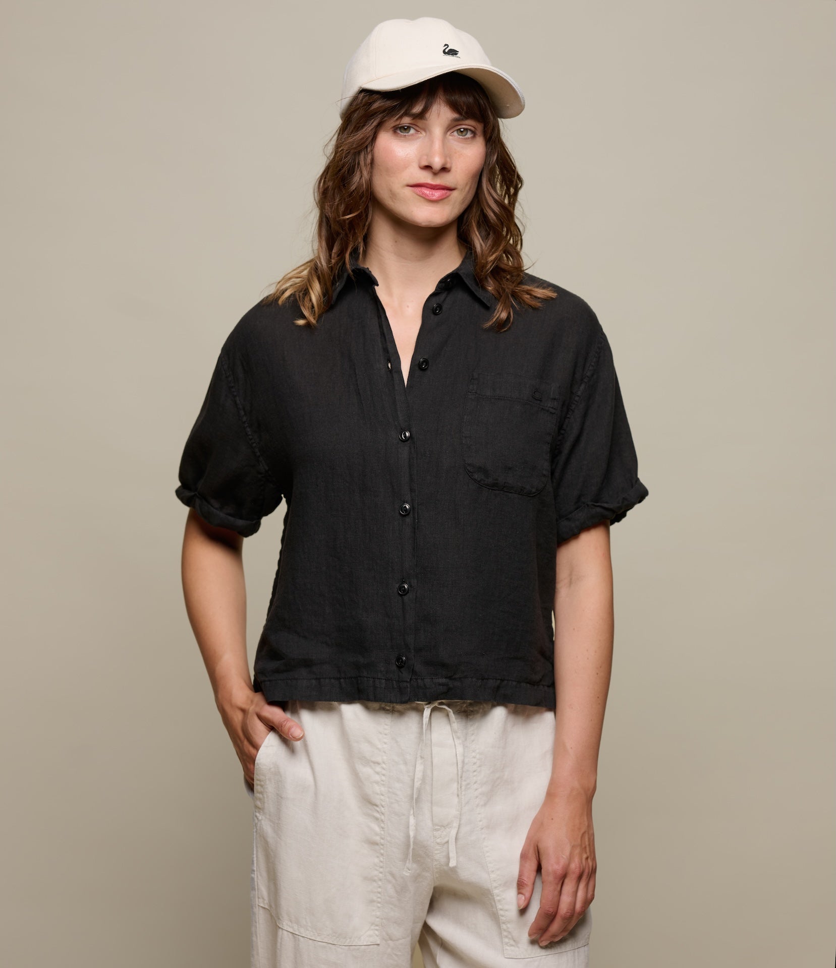 Cropped Linen Women's Shirt with Rolled-Up Sleeves – Merz b. Schwanen