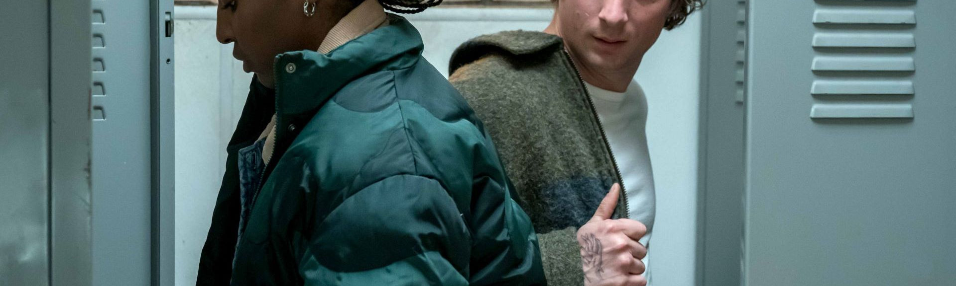 Die lässige Workwear aus "The Bear": So stylen Sie den Look von Carmy und Co. nach