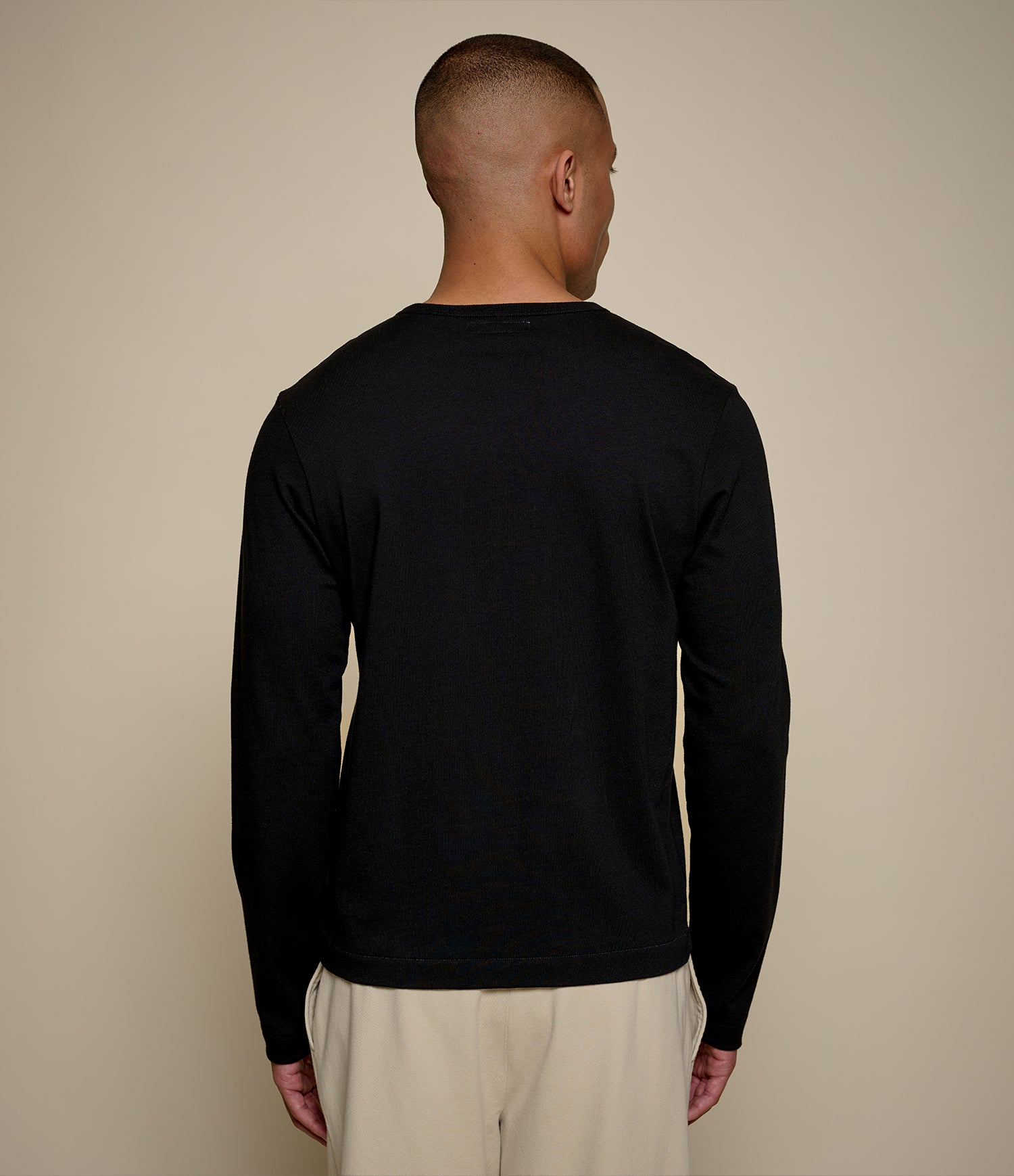 2M16LS Black Cropped Henley | Merz b. Schwanen