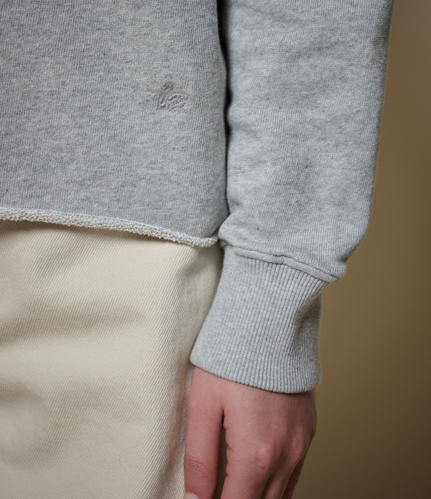 Retro Fleece Sweatshirt With Open Edge On Hem – Merz b. Schwanen