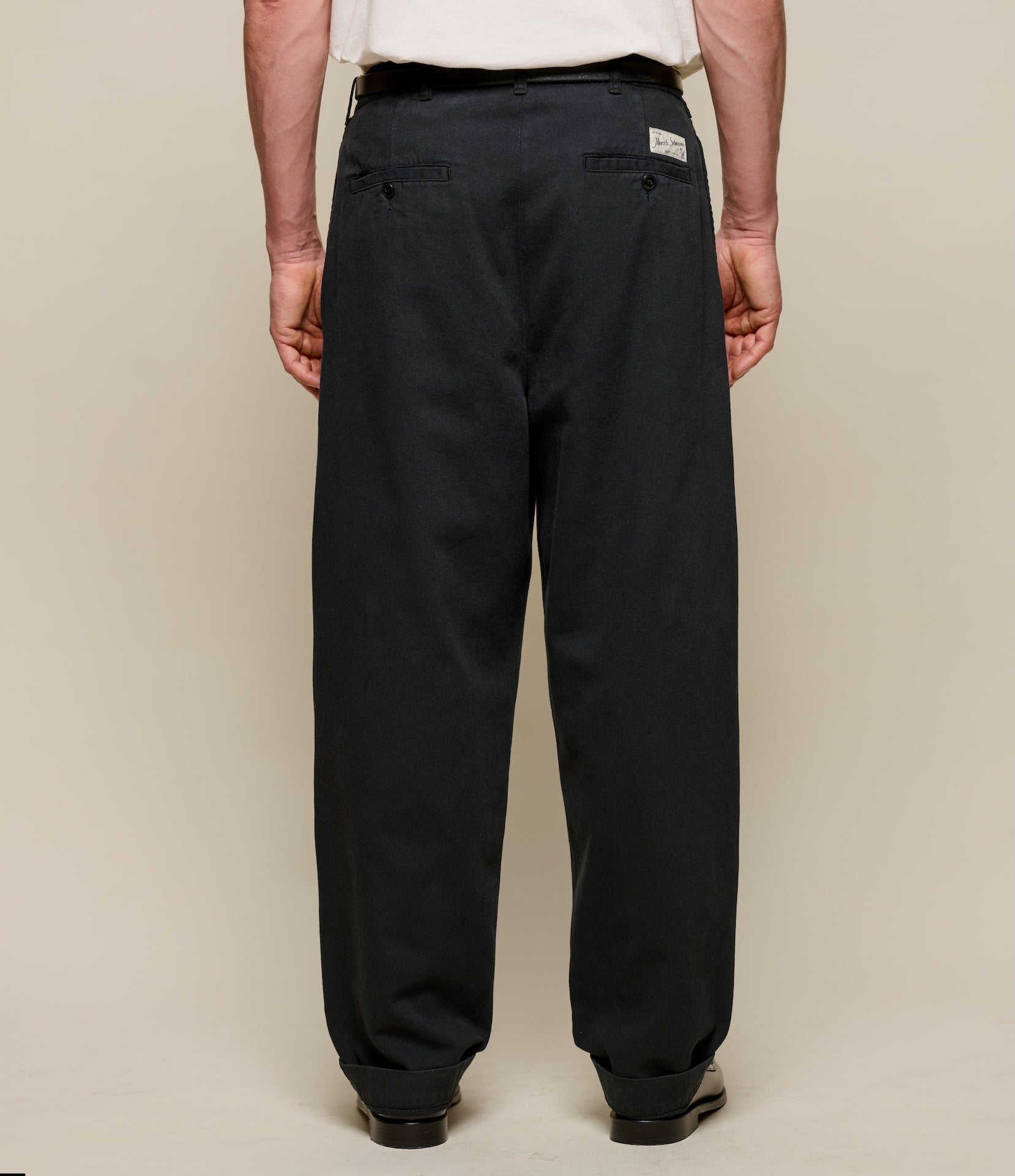 Black Pleated Twill Pants | Merz b. Schwanen